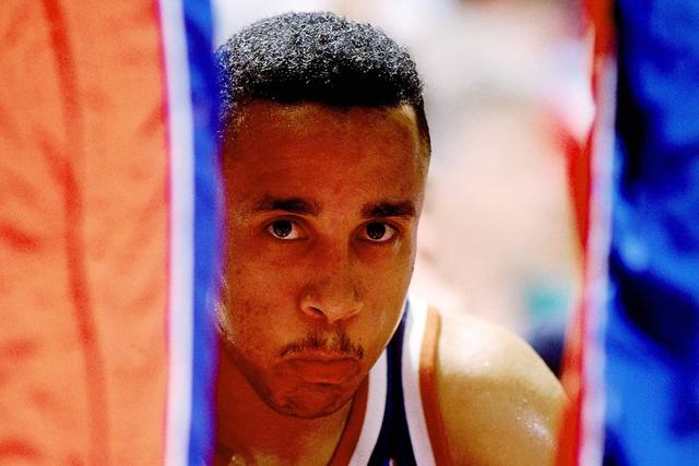 辽宁揭幕战赛前领取总冠军戒指 升起冠军旗帜